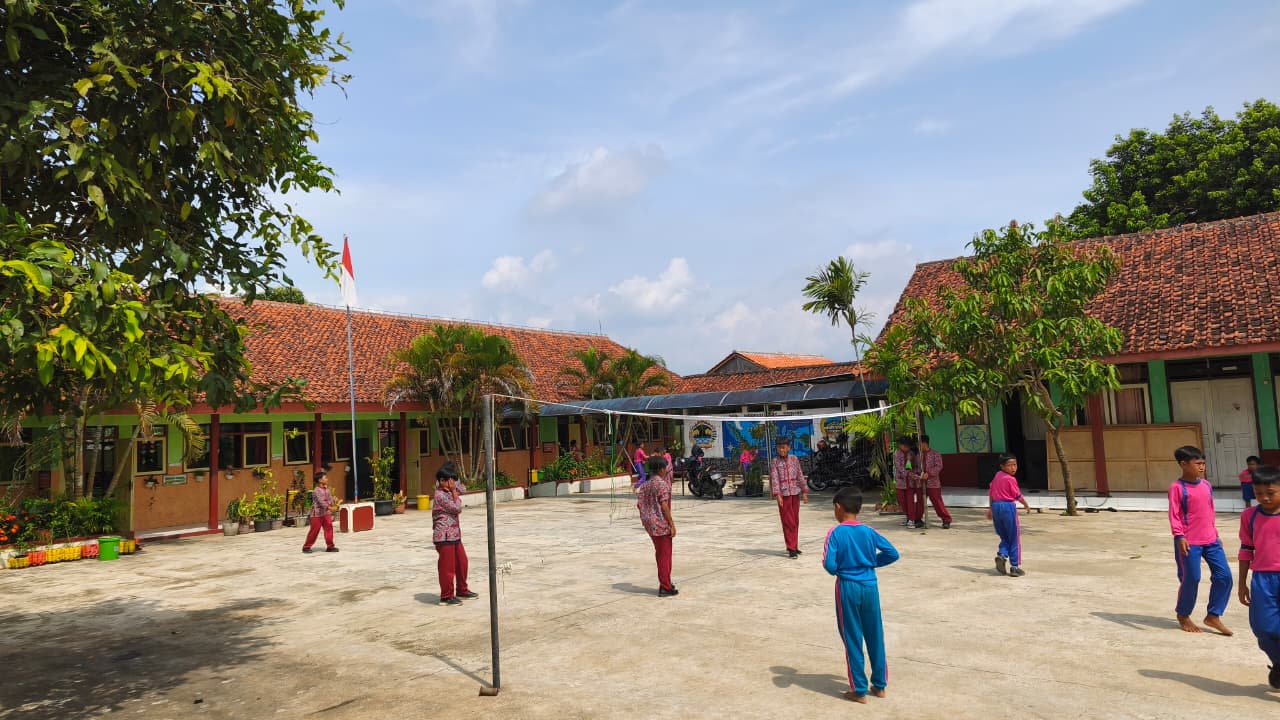 Lapangan sekolah