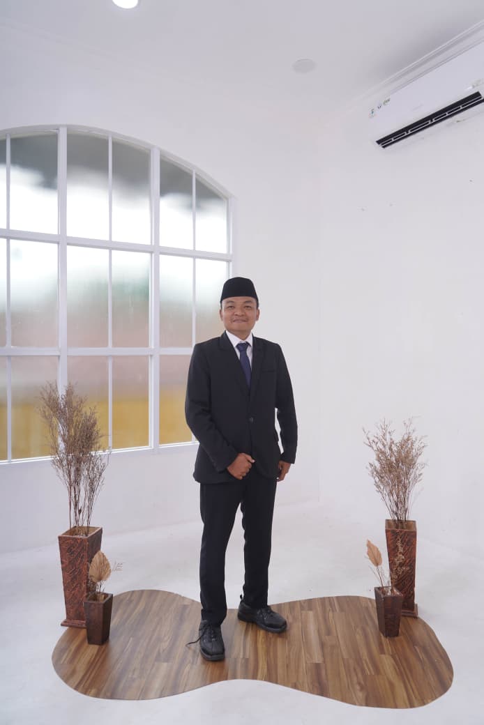 Muchamad Ibnu Royyan, S.Pd